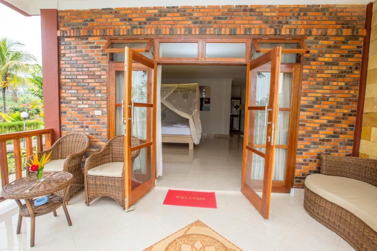 Toba Village Inn Tuktuk Siadong Exterior photo